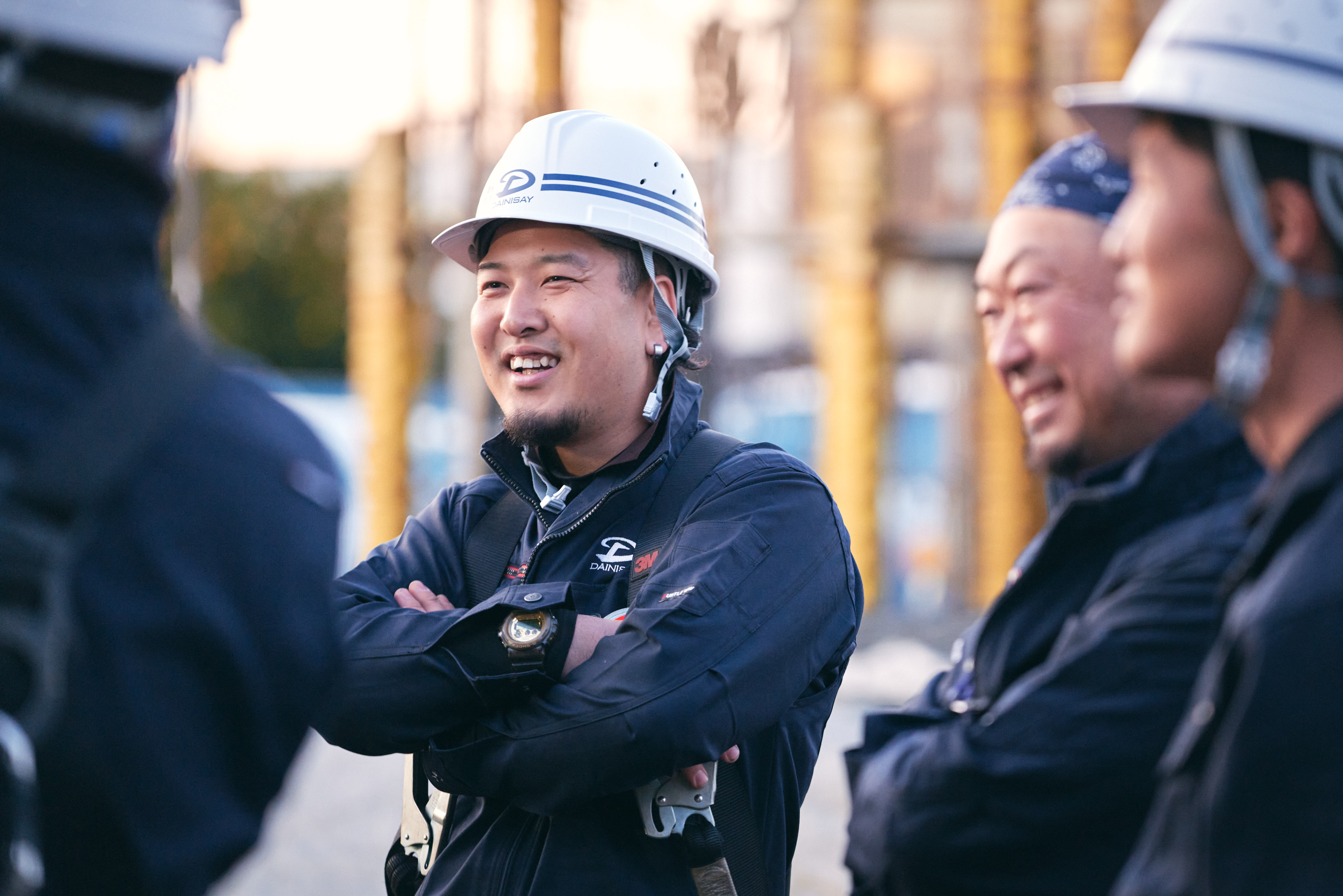 社員たちが談笑している